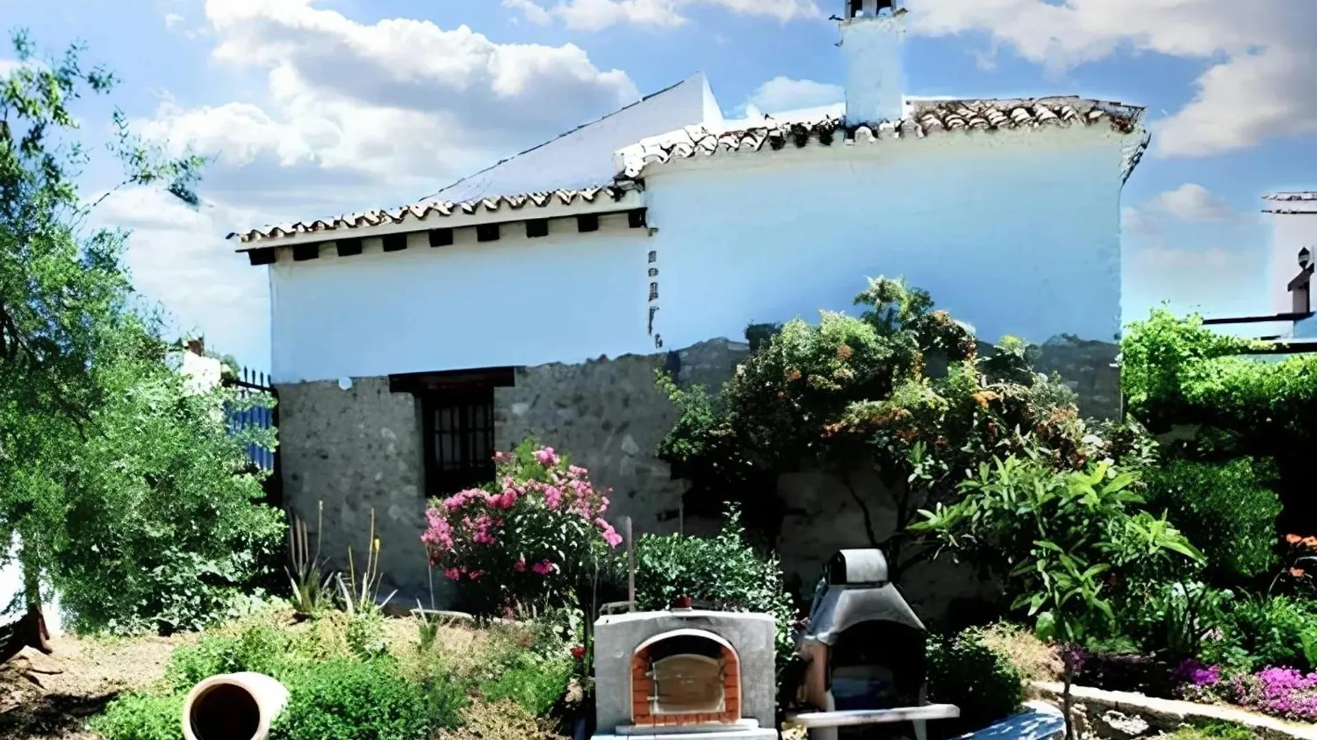 Elegant Villa In Granada With Pool And Garden